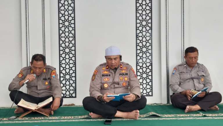 Kapolsek Pabean Cantikan Pimpin Yasinan dan Syukuran Musala Sambut Ramadan