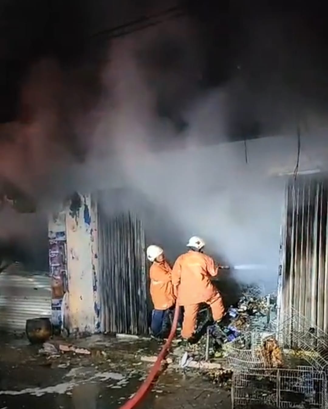 Korsleting Kabel Lemari Es, Ruko Sembako di Surabaya Terbakar