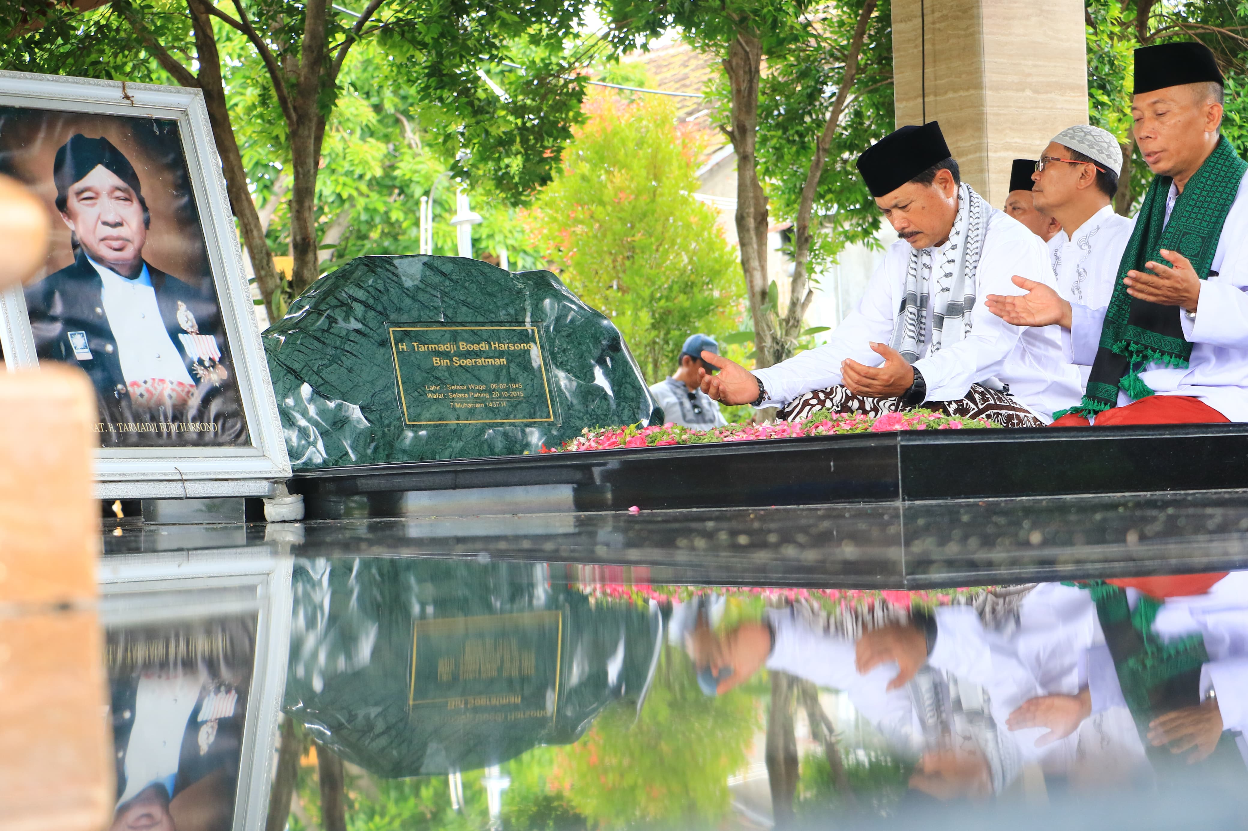 Cawali Maidi Ziarah ke Makam Tokoh di Kota Madiun