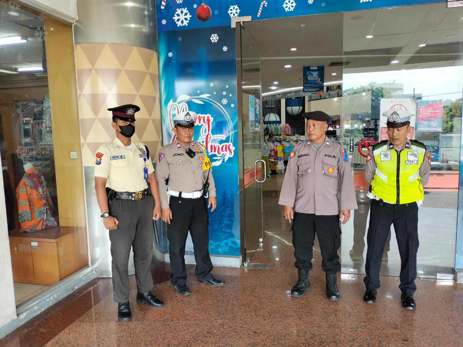 Libur Nataru, Kapolsek Simokerto Terjunkan Anggota ke Mall ITC