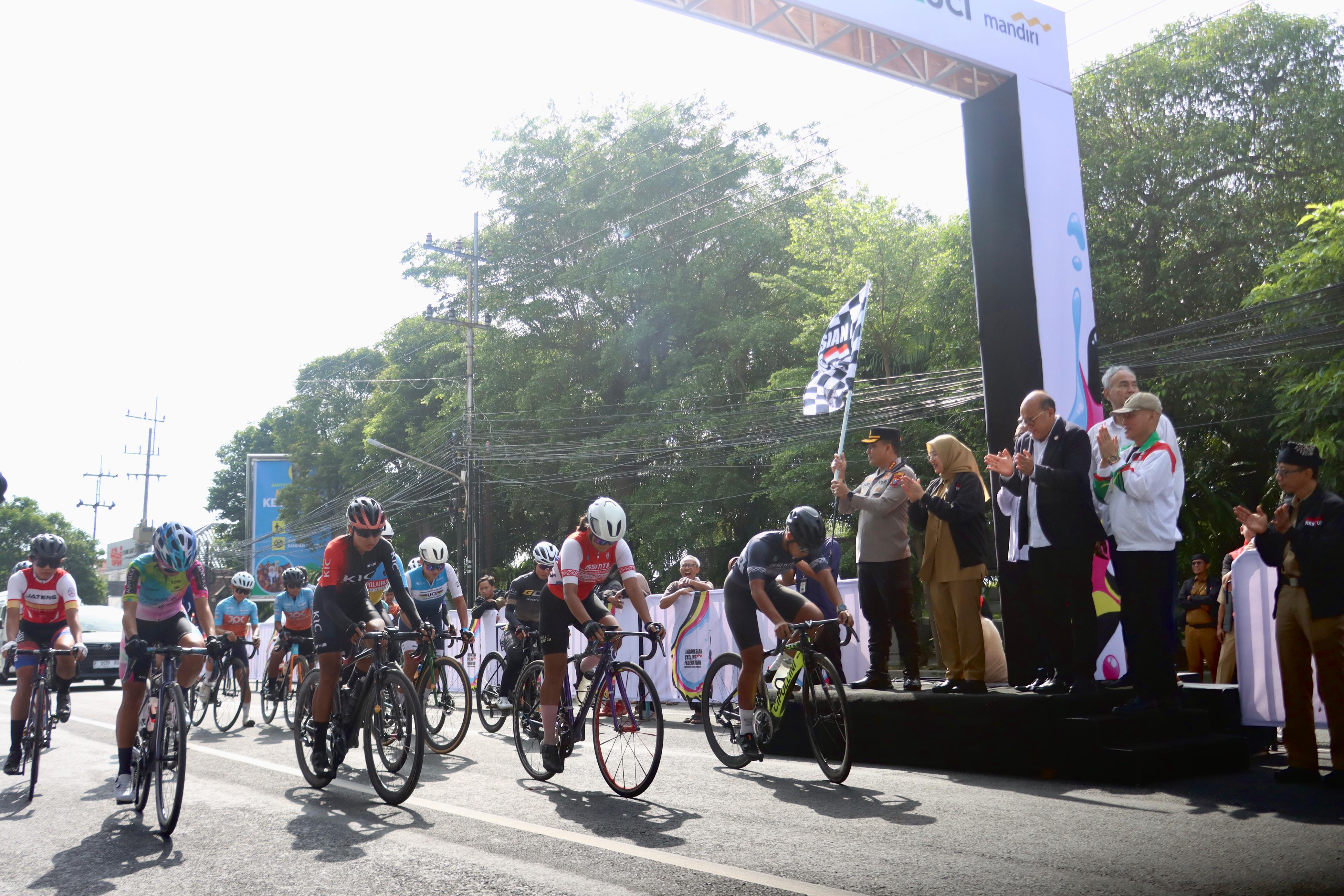 Polresta Banyuwangi Kawal Ketat Etape 4 Kejurnas Road Race 2025