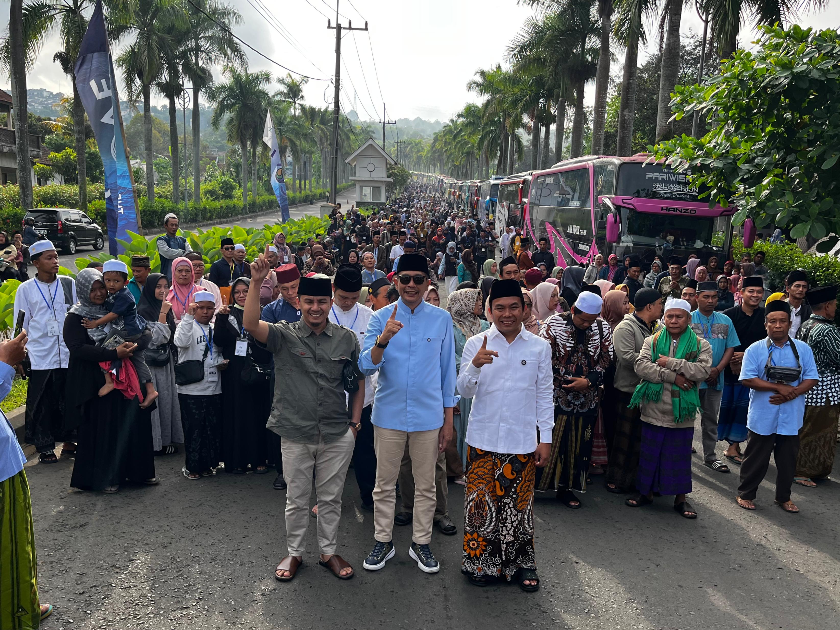 Paslon Nomor Urut 1 Hadiri Keberangkatan Ribuan Jemaah Wali Lima