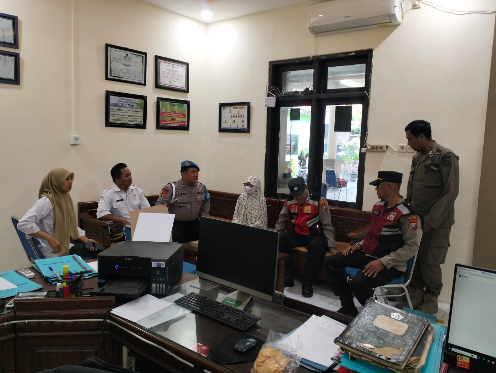 Respons Cepat Hotline 110, Polsek Krian Berhasil Pertemukan Anak Hilang dengan Orang Tuanya
