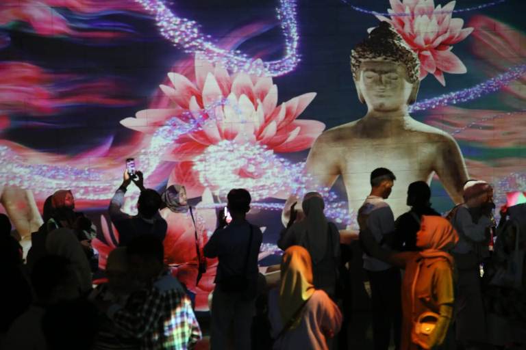 Pemkot Surabaya Beri Ruang Seniman Berkembang, Gelar Pameran Video Mapping