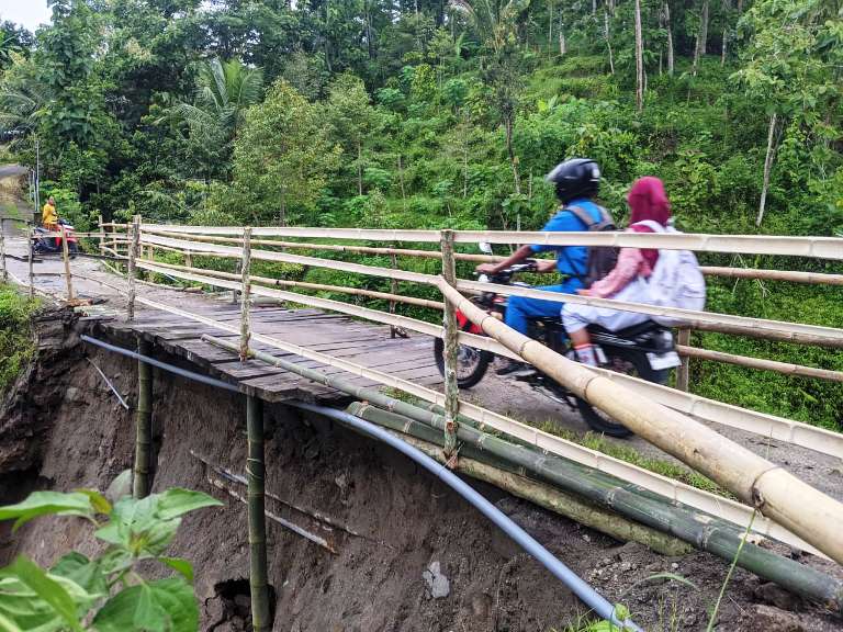 Tiga Tahun Jalan Desa di Ponorogo Ambles Belum Diperbaiki Pemerintah   