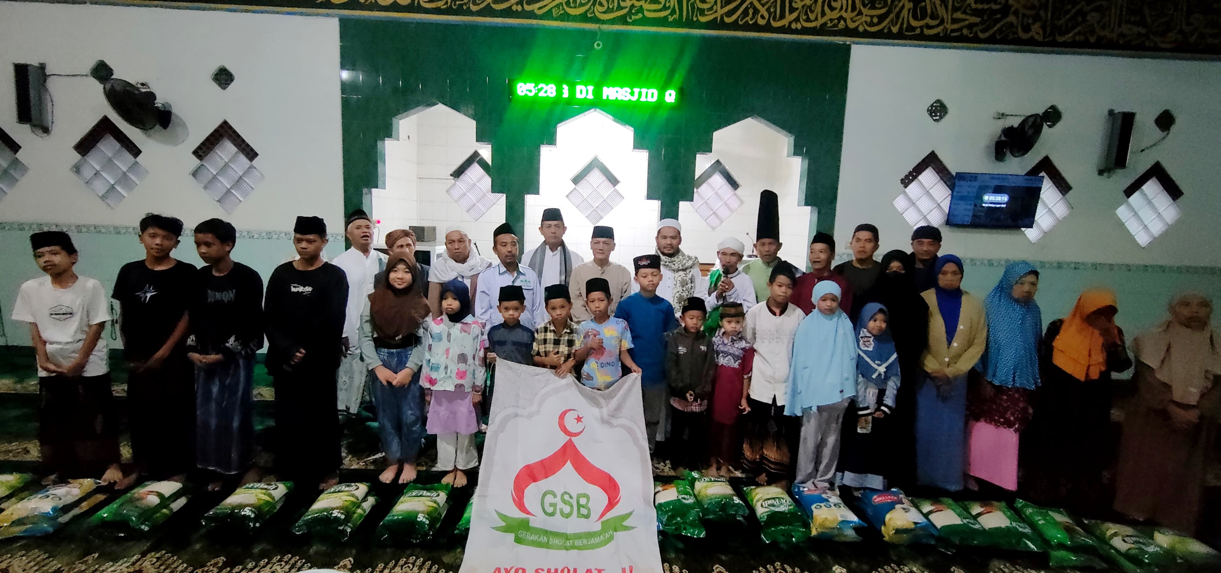 GSB Jember Hangatkan Hati Yatim dan Duafa Lewat Subuh Berbagi