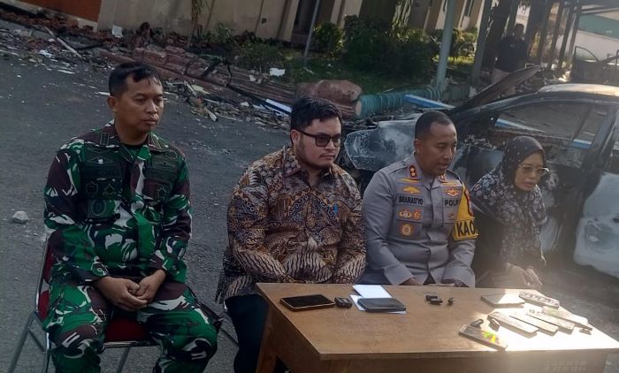 Akibat Kerusuhan Fasilitas Pemerintah Kabupaten Kediri Lumpuh