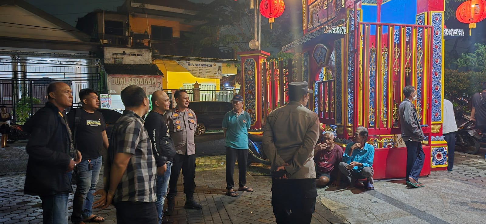 Kapolsek Sidoarjo Kota Turun Langsung Cek Keamanan Ibadah Imlek di Klenteng