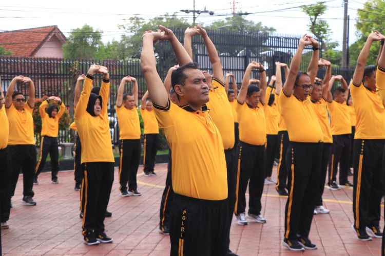 Jaga Kesehatan Tetap Prima, Polres Ngawi Laksanakan Olahraga Bersama