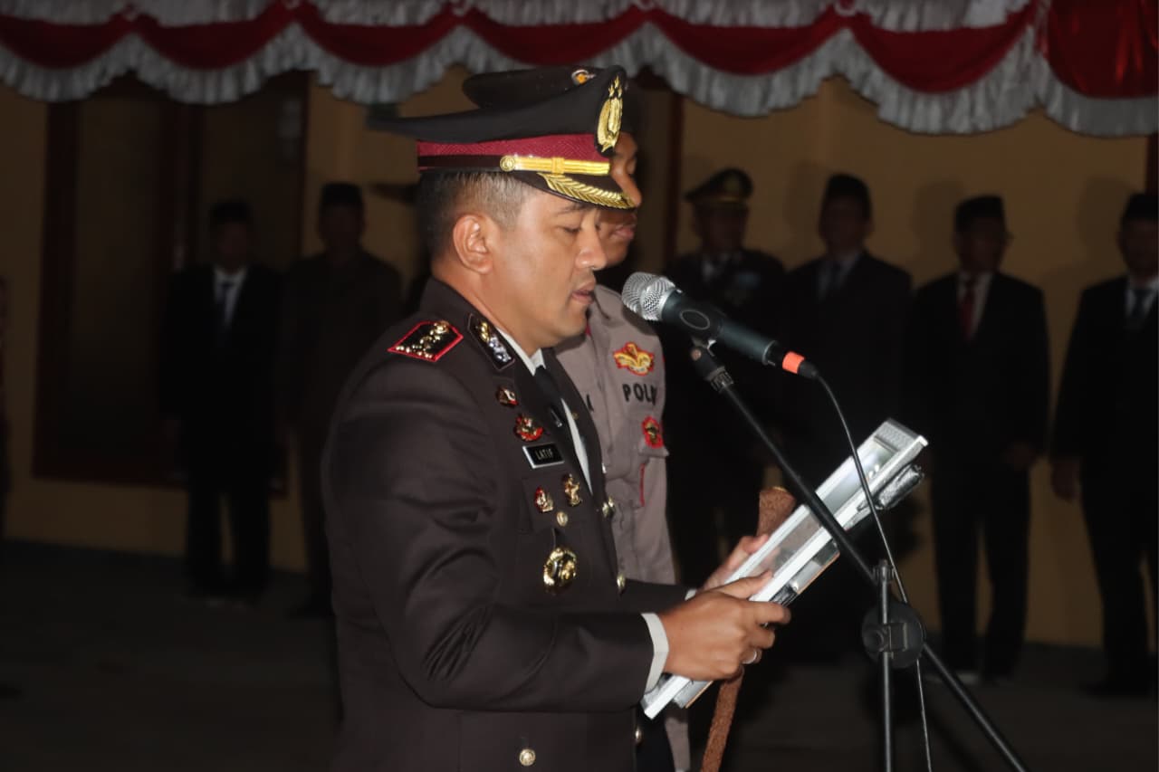 Kapolres Probolinggo Pimpin Apel Kehormatan dan Renungan Suci Peringati HUT Ke-80 Kemerdekaan RI