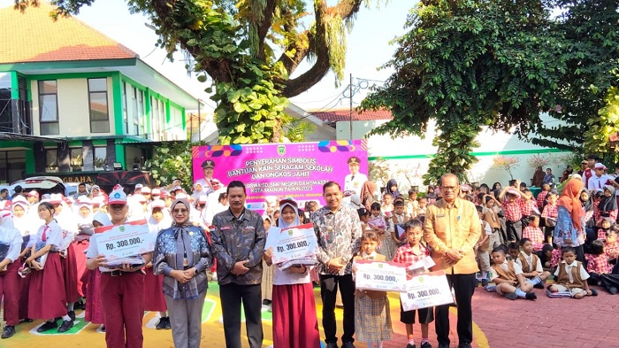 Maidi Gebrak! Seragam Gratis Rata, Ekonomi Madiun Ikut Menggeliat