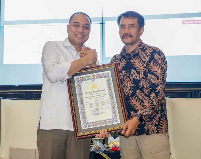 Wali Kota Eri Cahyadi Raih Penghargaan Kapolri atas Pencegahan Radikalisme di Surabaya