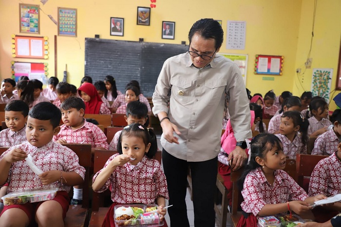 Ratusan Pelajar Tulungagung Ikuti Ujicoba Pembagian Makanan Sehat Bergizi