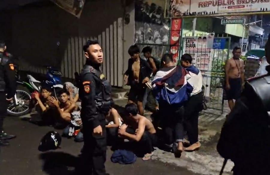 Hendak Tawuran di Jalan Indrapura, 12 Remaja dari Kelompok Gangster Senyap dan Saksiksuk Sda Diringkus