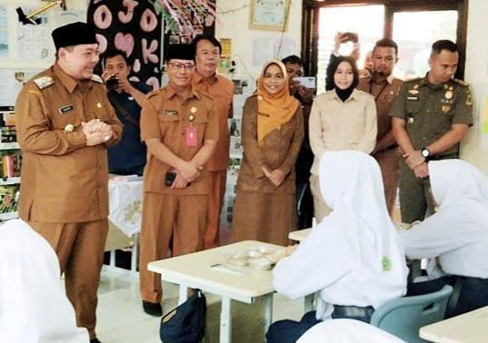 Wawali Tinjau Pelaksanaan MBG di SMPN 9 Kota Mojokerto