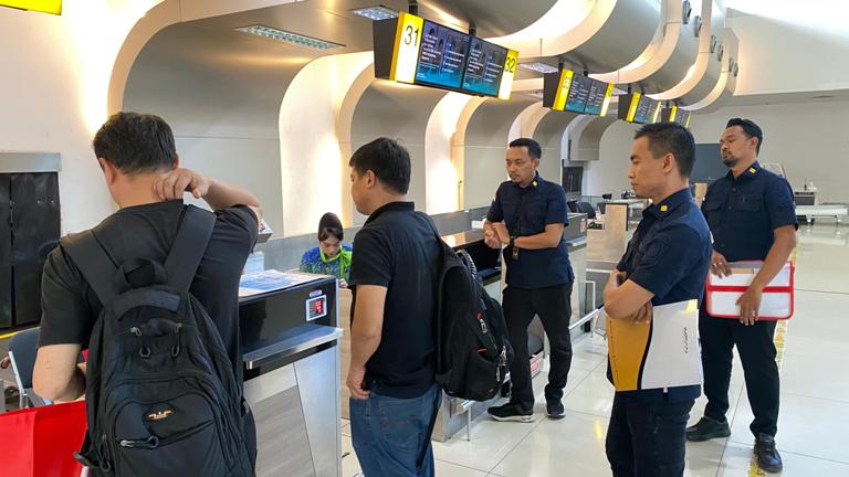 Dua WNA Tiongkok Dideportasi Imigrasi Kediri karena Langgar Izin Tinggal