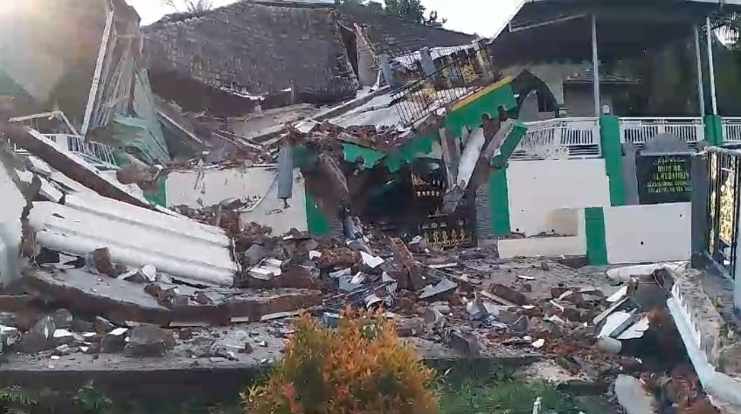 Kondisi Terbaru Akibat Gempa Bumi di Bawean, Masjid Runtuh hingga Pasien RSUD Berhamburan