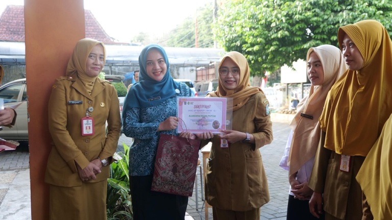 Ketua TP PKK Kabupaten Lumajang Hadiri Pekan ASI Sedunia di Halaman Dinkes P2KB