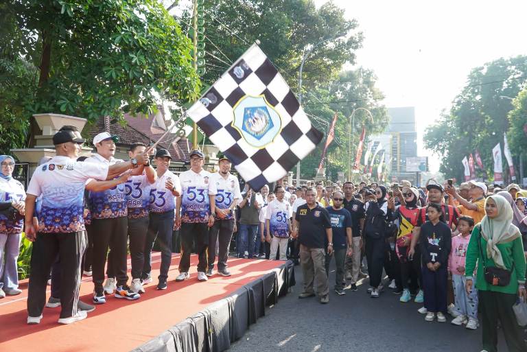 Jalan Sehat HUT Ke-53 Korpri di Lamongan, Songsong Indonesia Emas