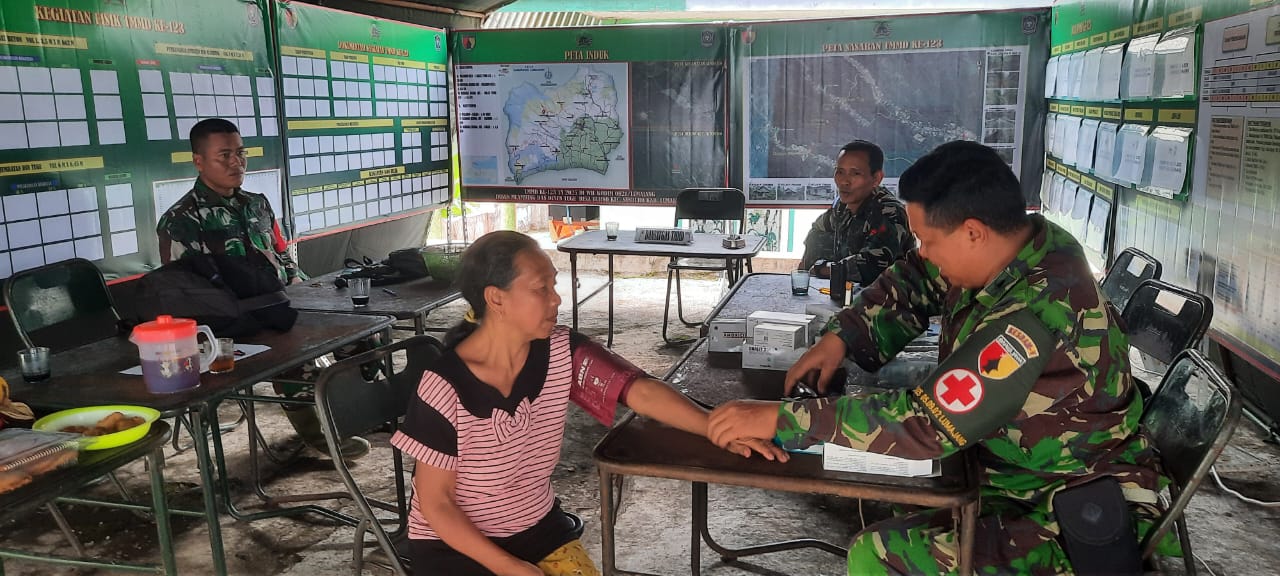 Satgas TMMD Ke-123 Kodim 0821/Lumajang Gelar Pengobatan Gratis untuk Warga Dusun Mlambing