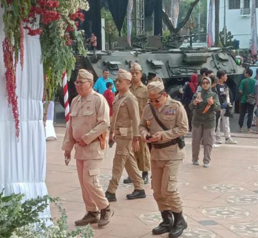 Ribuan Warga Surabaya Ikuti Upacara Hari Pahlawan, PJ Gubernur Ajak Generasi Muda Teladani Pahlawan