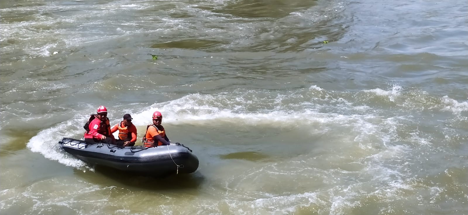 Lansia Diduga Bunuh Diri Nekat Loncat ke Sungai Jagir