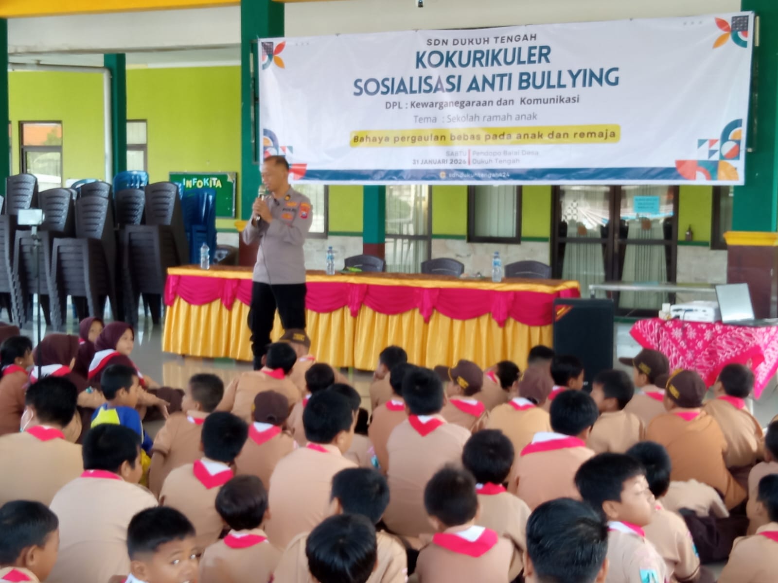 Polisi Edukasi Antibullying dan Bahaya Pergaulan Bebas