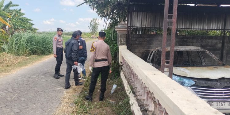 Polisi Terus Dalami Penyebab Avanza Terbakar Dini Hari di Rejotangan