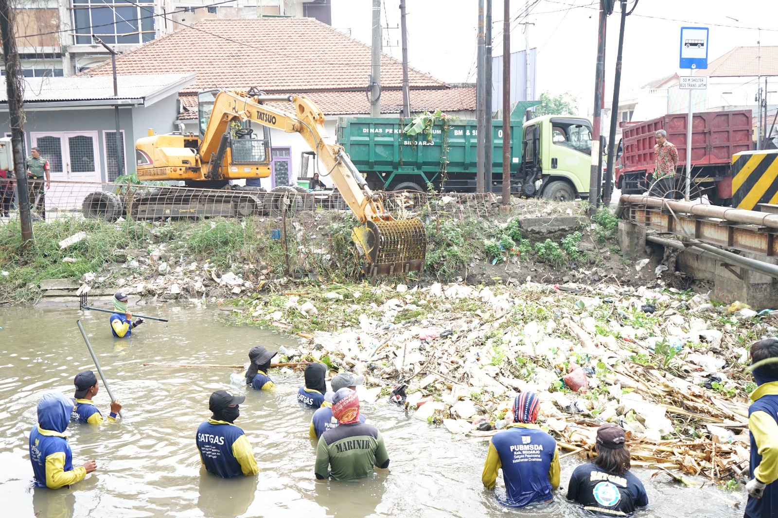 Sungai Kanal Porong Sidoarjo Dibersihkan