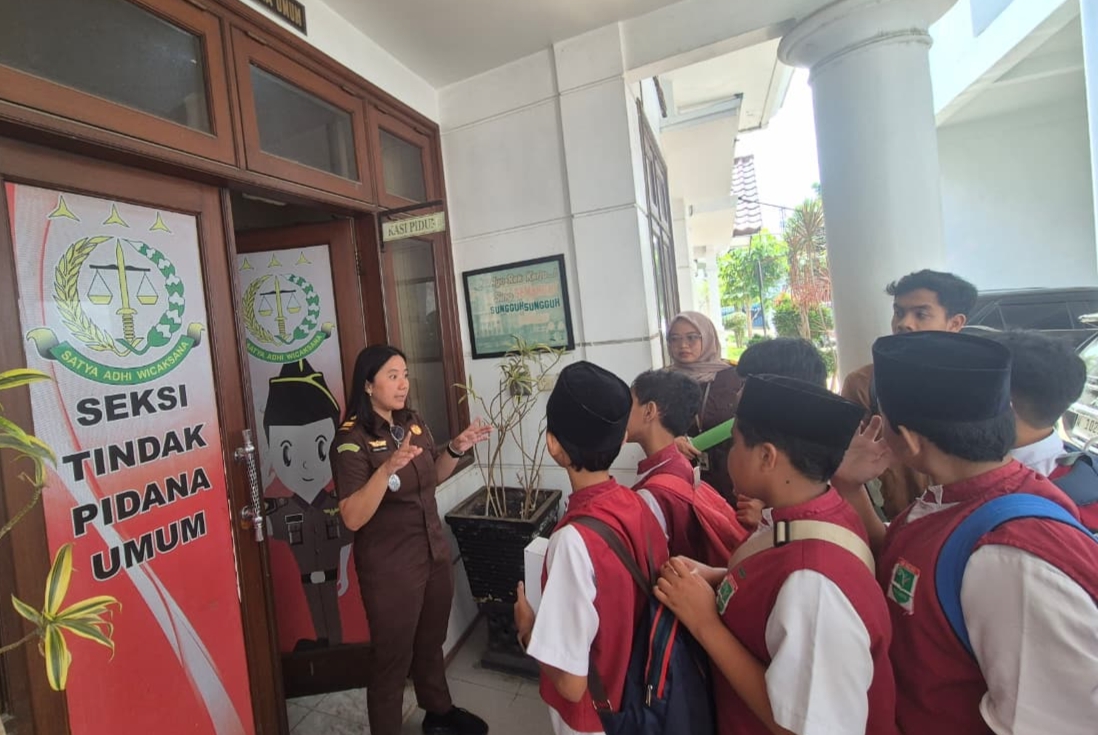 Outing Class, SD Islam Al-Ulum Belajar Hukum di Kejari Kota Malang