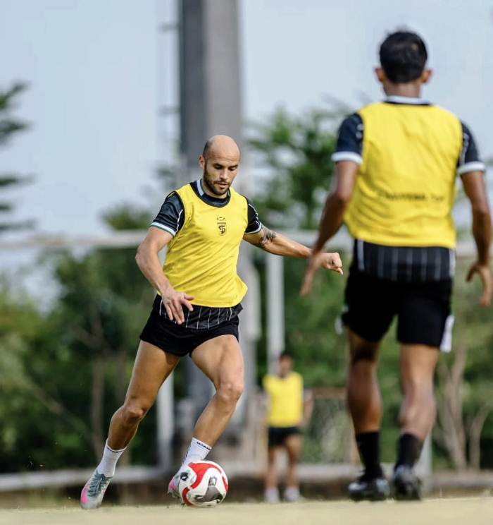 Lawan Mantan Tim, Momen Emosional Risto Mitrevski Bersama Persebaya