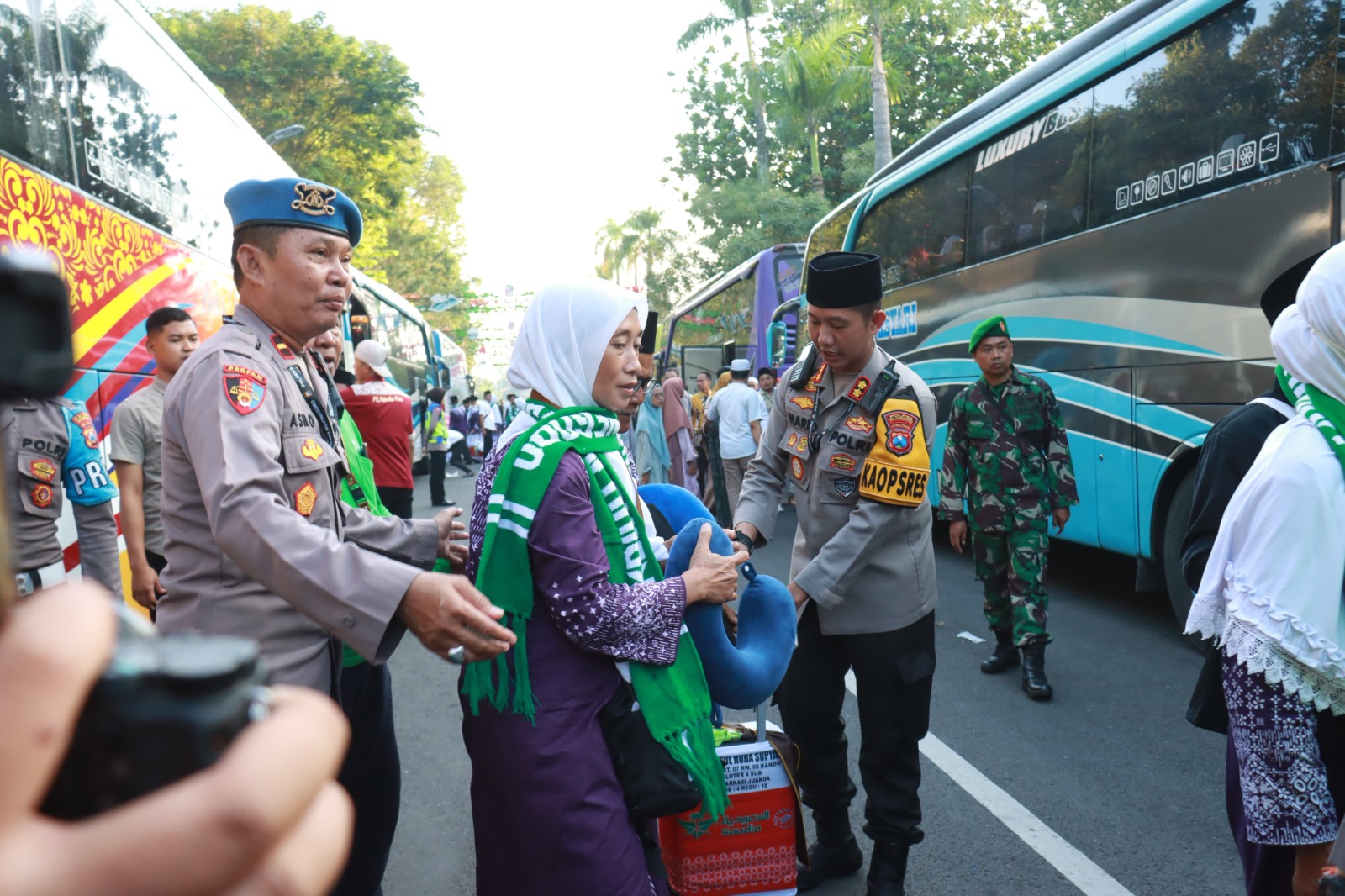 Polres Bojonegoro Beri Pengamanan Pemberangkatan Jamaah Calon Haji