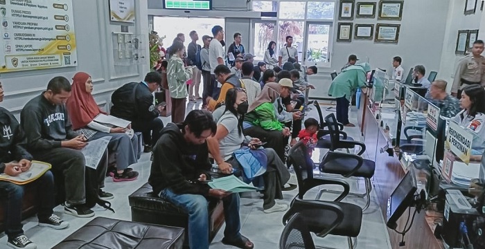  Pemohon Luar Kota Sumbang Padatnya Layanan SKCK di Malang