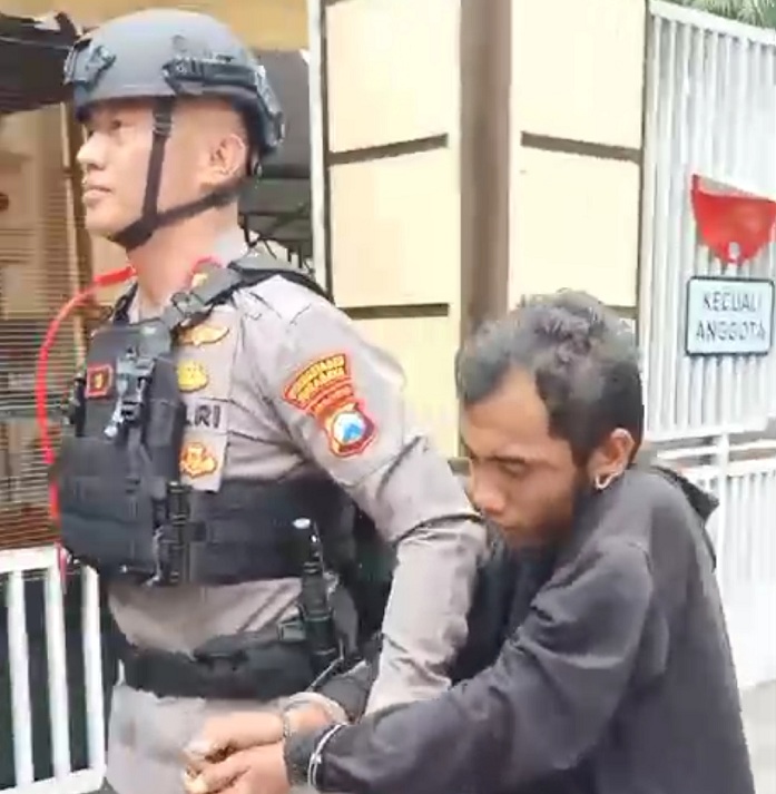 Heroik, Aksi Kapolsek Bubutan Selamatkan Pelaku Curanmor dari Amuk Warga Margorukun