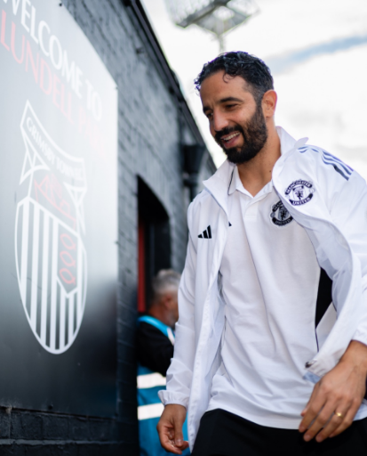 Amorim Tetap Pimpin MU Lawan Burnley, Tapi Bayangan Krisis Kian Dekat