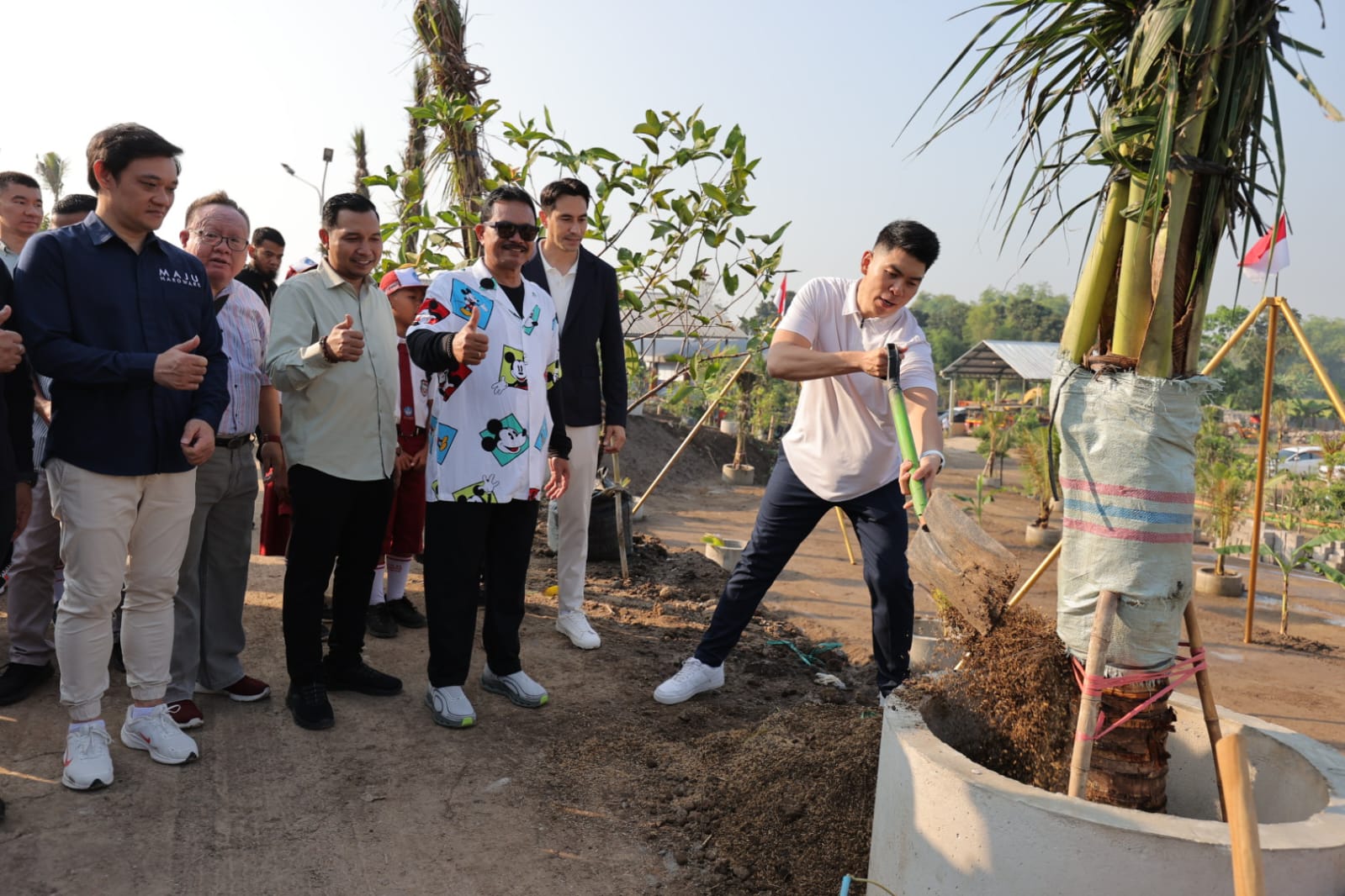 Kolaborasi Hijau, Pemkot Madiun Gandeng Artis dan Pengusaha Tanam Pohon di TPA Winongo