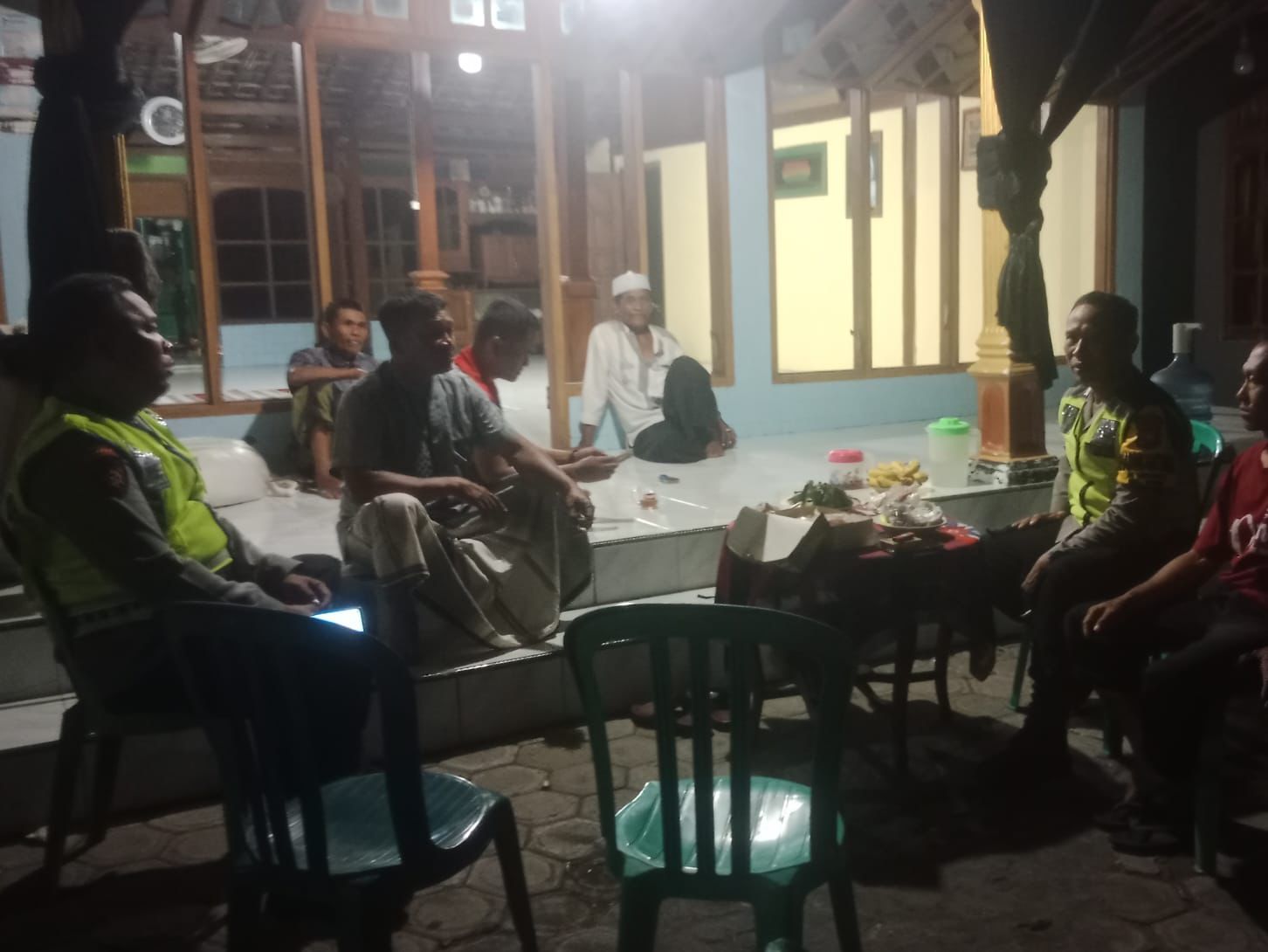 Ajak Warga Gerih Jaga Kamtibmas, Polisi Ngawi Patroli Dialogis 