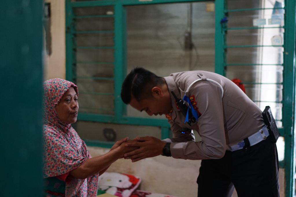 Satlantas Polres Gresik Gelar Baksos di Desa Sukorejo