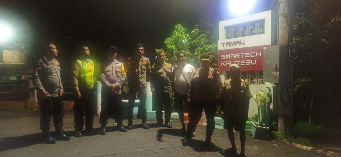 Patroli Polsek Simokerto Amankan Wilayah dari Potensi Tawuran dan Kejahatan Jalanan