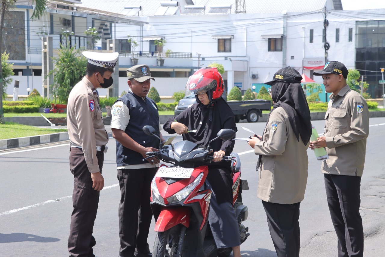 Satlantas Polres Kediri Sosialisasi Keselamatan Berlalulintas, Ajak Pengguna Jalan Tertib Berkendara