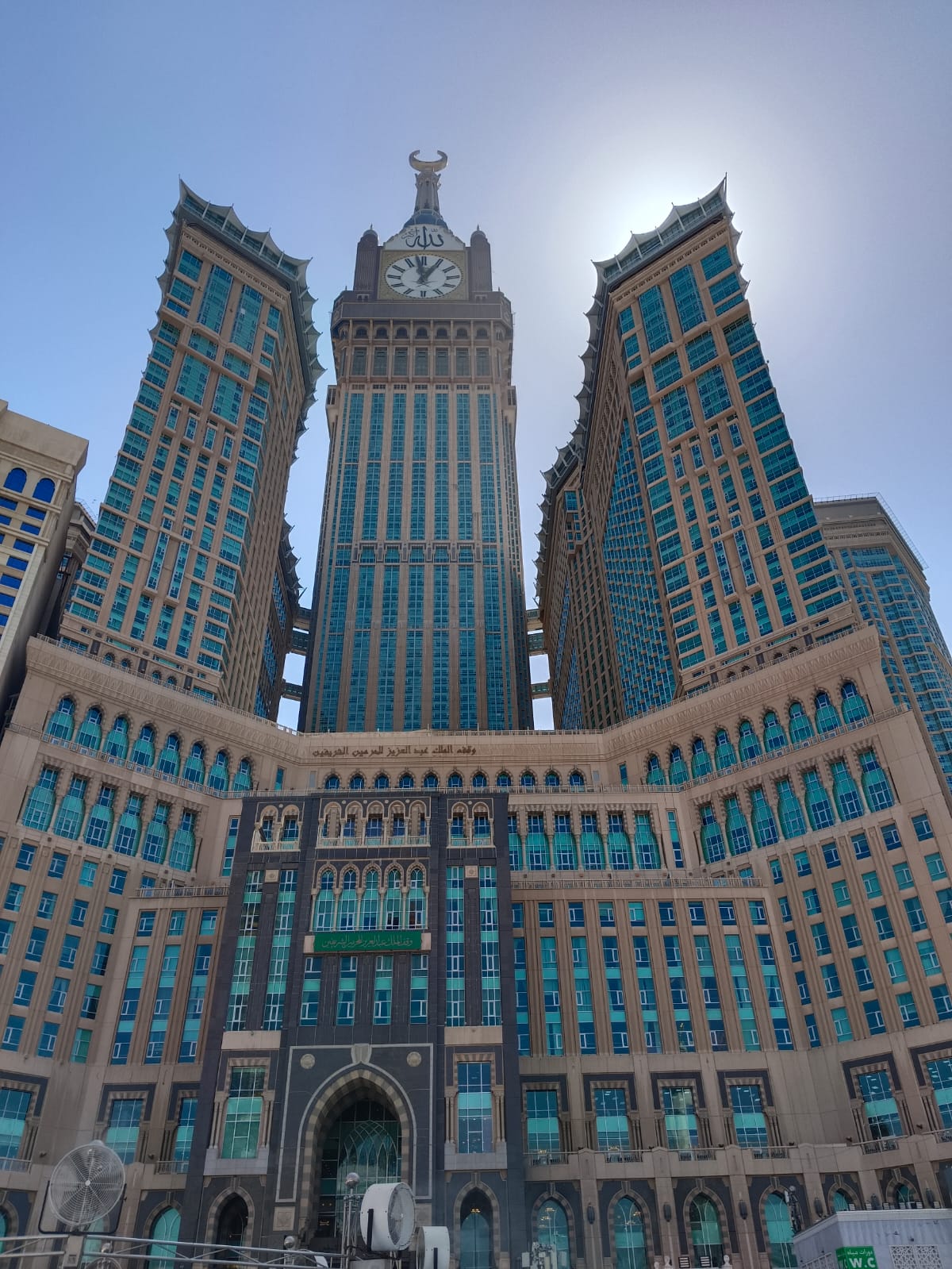 Kemegahan Menara jam Makkah Royal Clock Tower