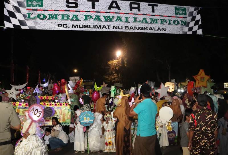 Semarak Tahun Baru Islam, Polres Bangkalan Kawal Lomba Pawai Lampion Tingkat SD dan MI