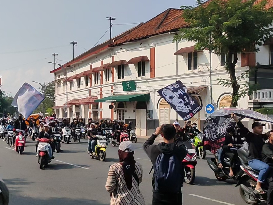 Ribuan Massa PSHT Mulai Kepung Mapolrestabes Surabaya