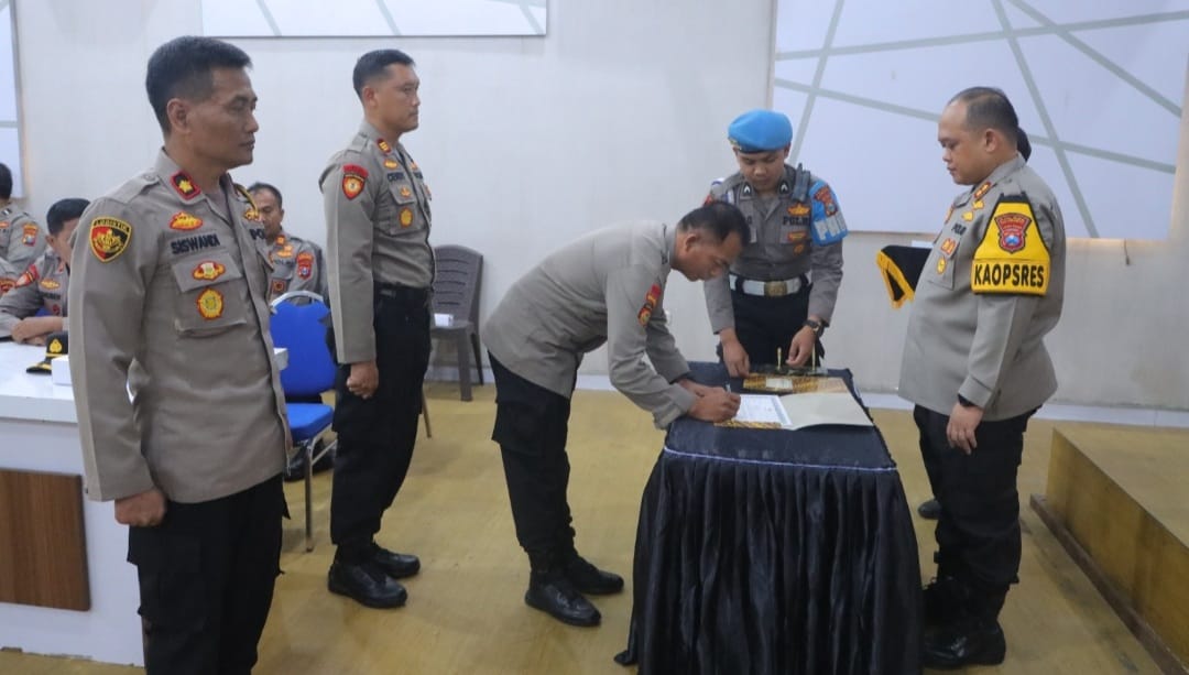 Dukung Pemberantasan KKN, Kapolres Mojokerto Pimpin Penandatanganan Pakta Integritas 