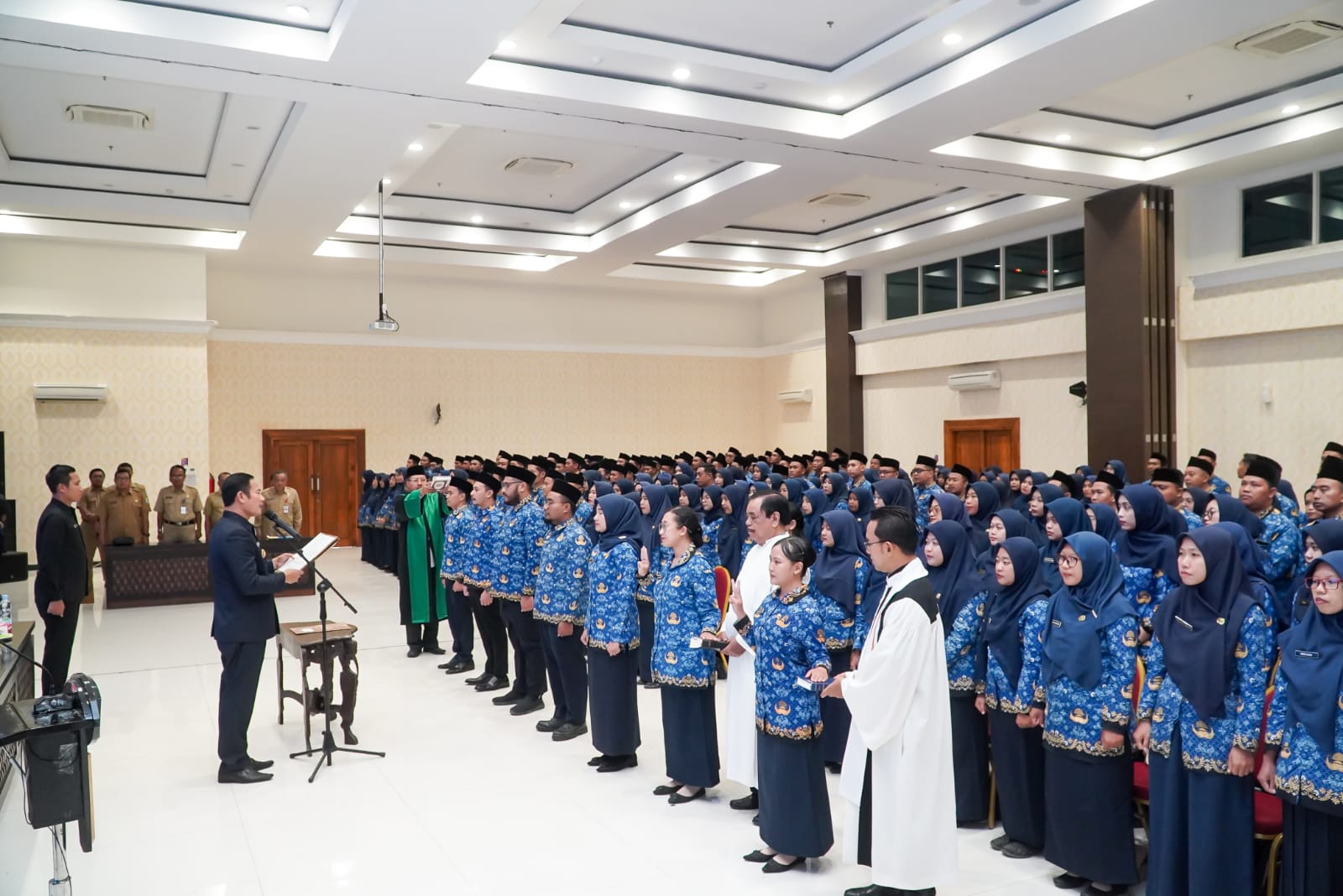  Jelang Akhir Masa Jabatan, Bupati Lamongan Lantik Empat Ratus PNS Fungsional 