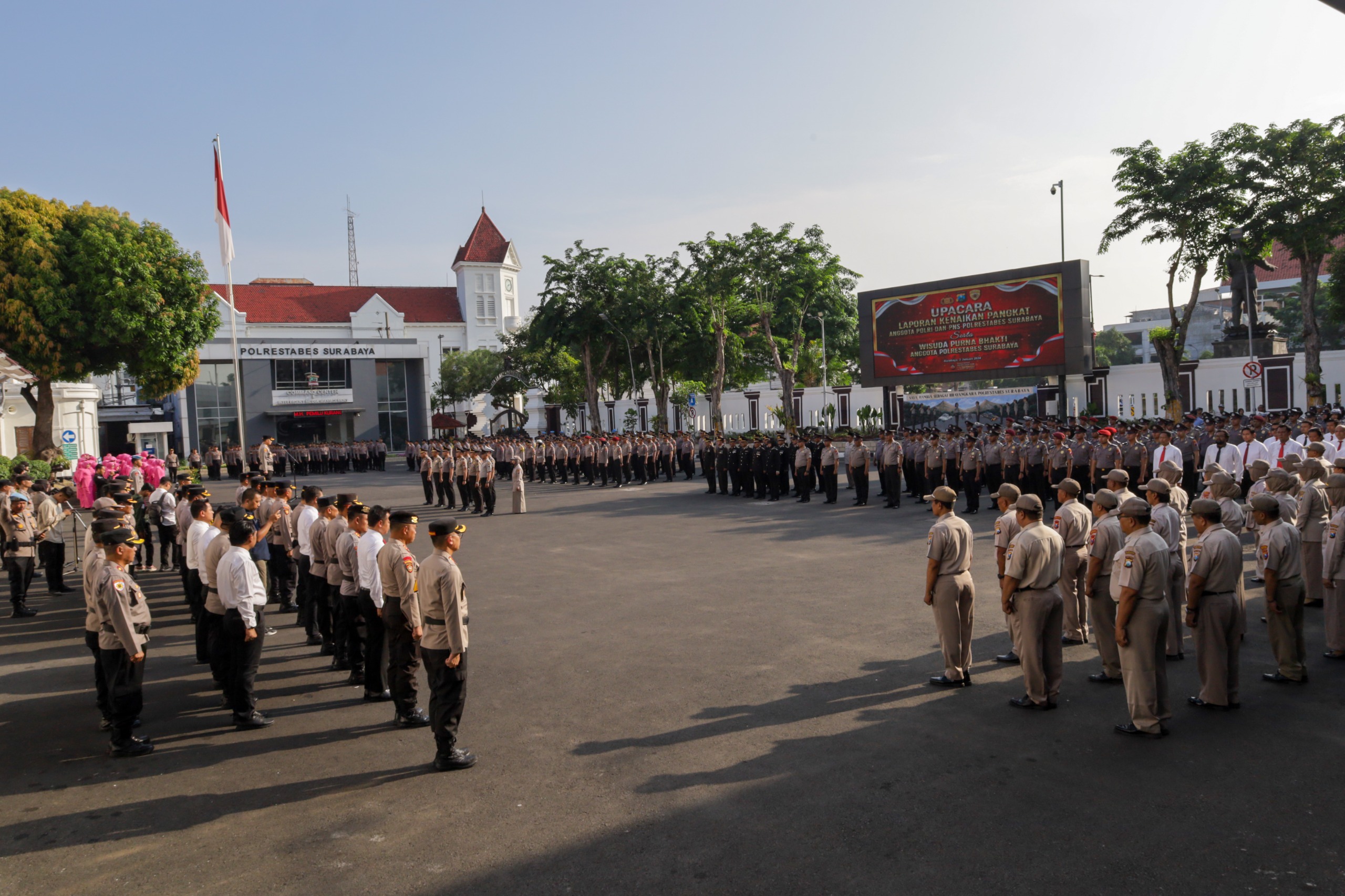 158 Personel Polrestabes Surabaya Naik Pangkat, 90 Masuk Masa Purna Tugas