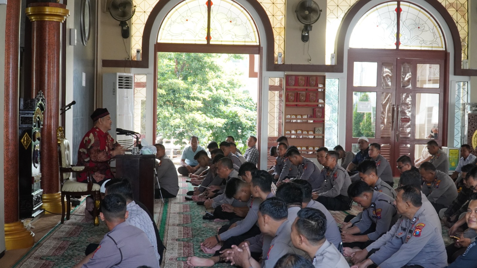 Tingkatkan Imam dan Takwa Menuju SDM Unggul, Polrestabes Surabaya Gelar Binrohtal