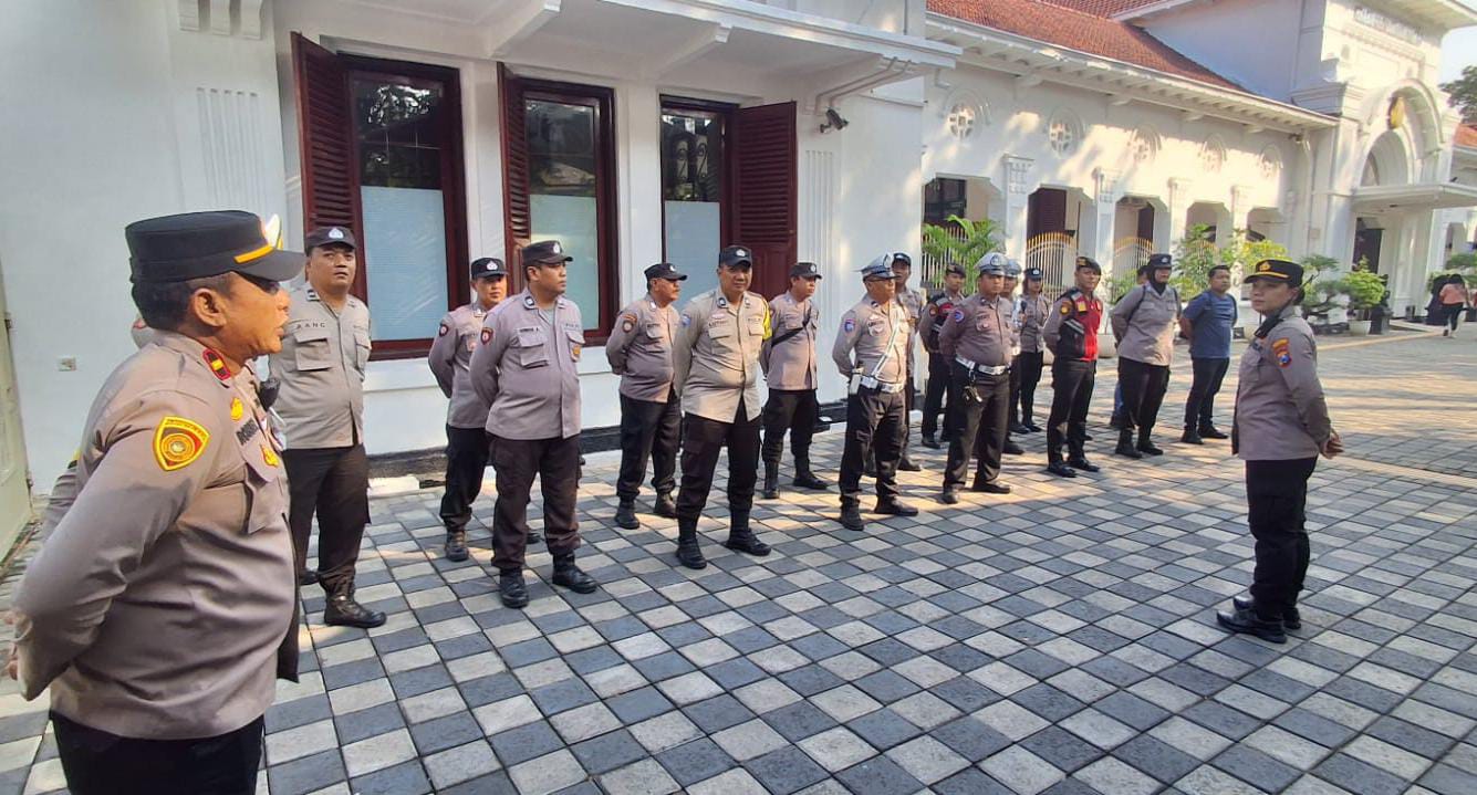 Jaga Kondusivitas, Polsek Sawahan Kerahkan Puluhan Personel Amankan Sidang Perdata di PN Surabaya