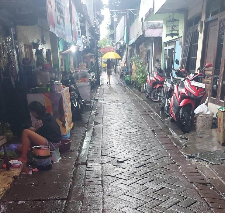 Jalan Pandegiling I Paving Rusak, Sempit, dan Rawan Kecelakaan