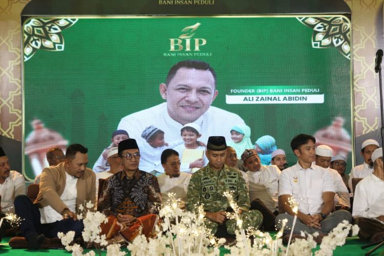Santuni 3.000 Anak Yatim, Yayasan Bani Insan Peduli Pamekasan Raih Rekor MURI